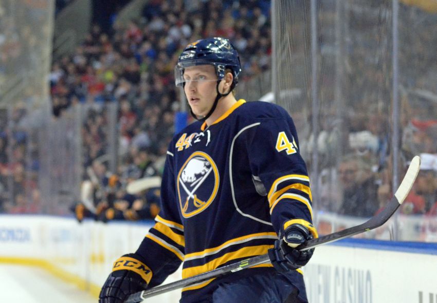 Sabres ink Deslauriers to two-year extension