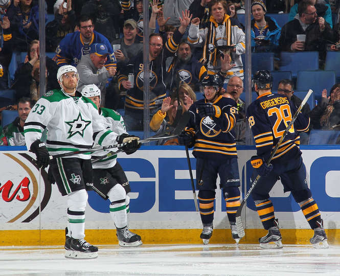 Sabres sneak by Stars for first home win of 2015