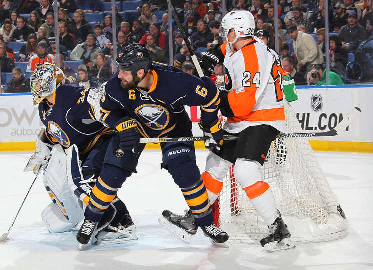 Flyers edge Sabres late in Buffalo