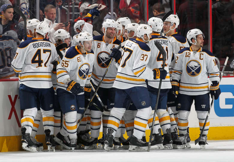 Sabres outlast Flyers, win in shootout