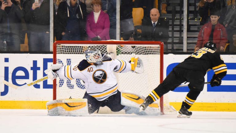 Botched call lifts Bruins over Sabres, 2-1