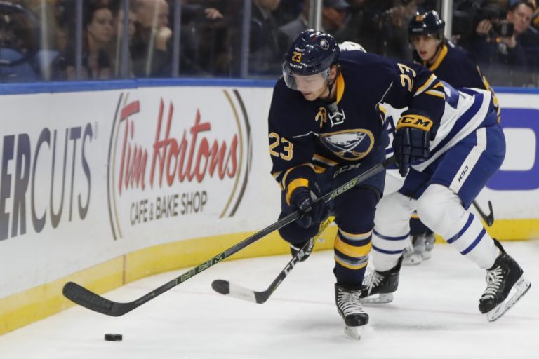 Sabres dominate Maple Leafs