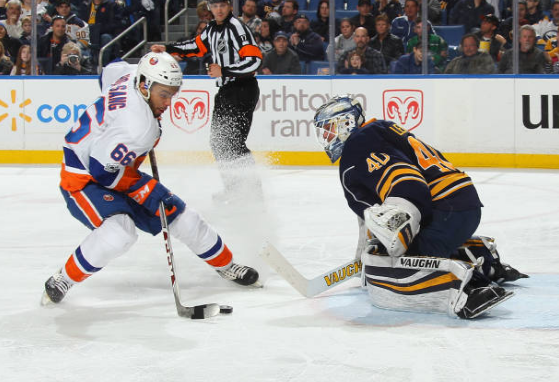 Isles stay alive as Sabres fall, 4-2